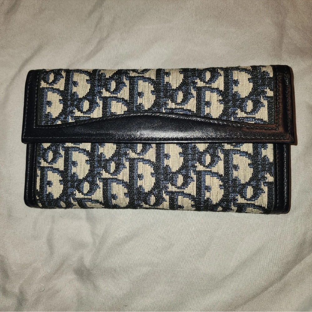 Authentic 💯% Vintage Dior Wallet absolutely Beautiful 😍 without the pen!